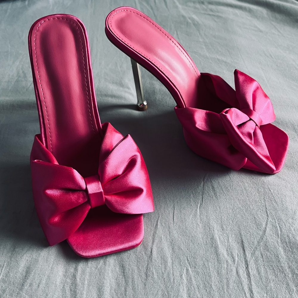 Elegant Pink Bow Heeled Sandals